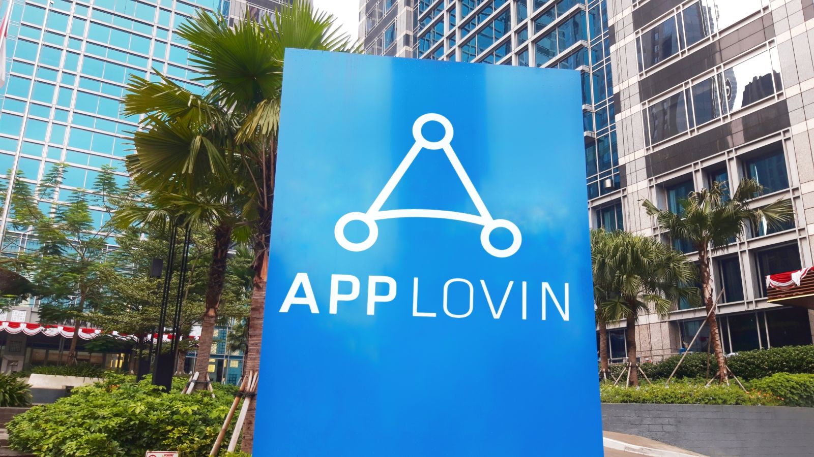 Can AppLovin Stock Reach 860 in 2025?